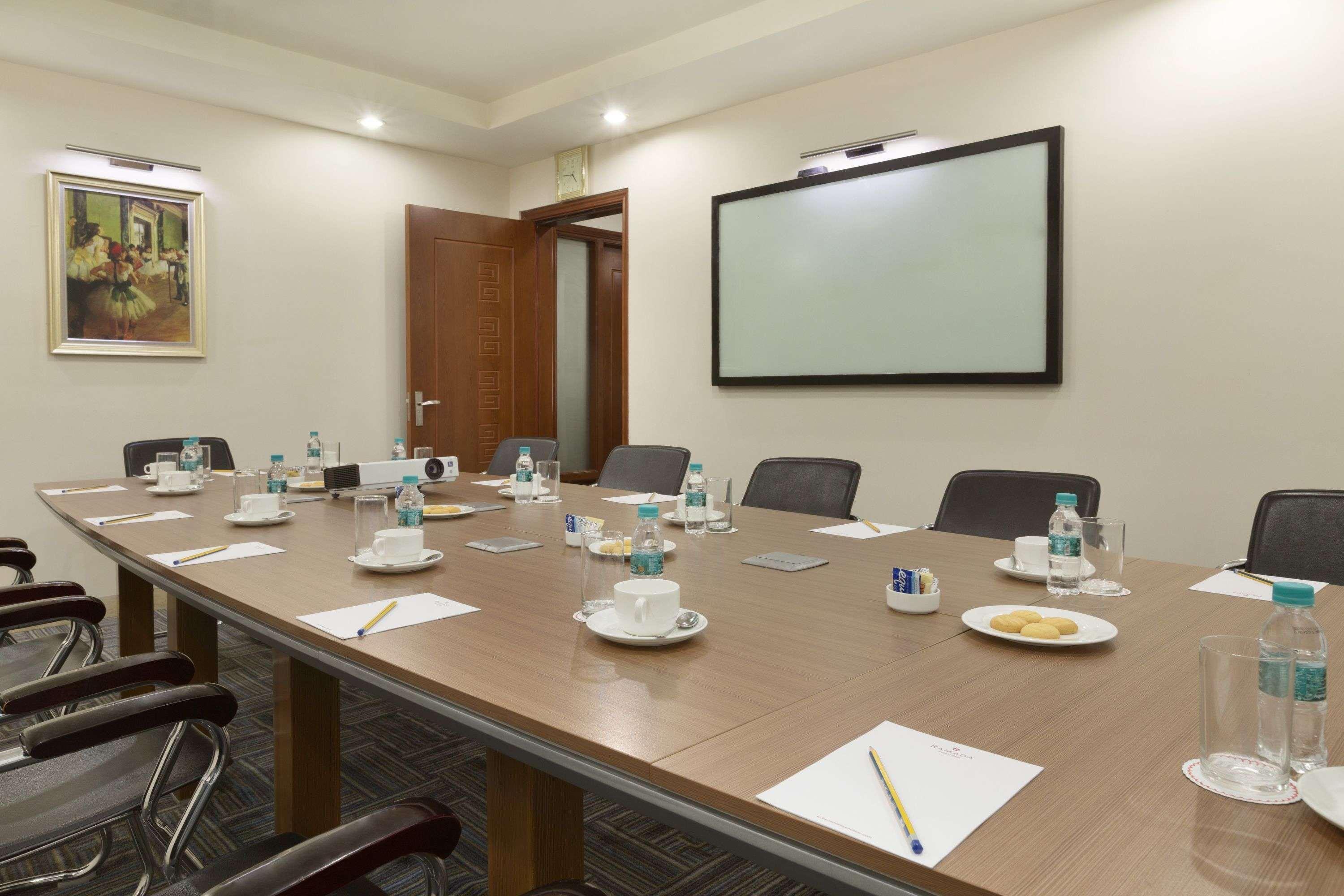 Ramada By Wyndham Amritsar Hotel Buitenkant foto