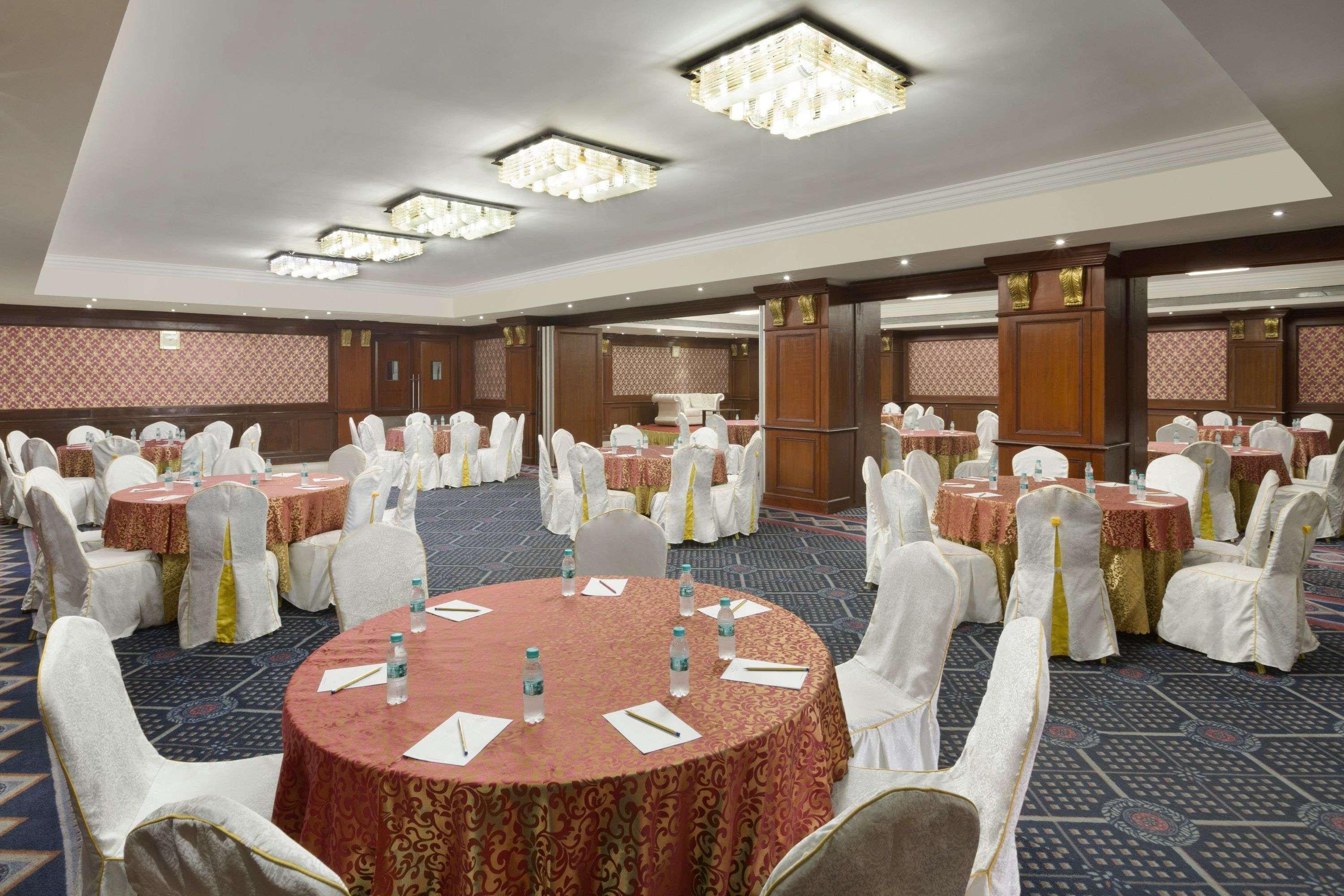Ramada By Wyndham Amritsar Hotel Buitenkant foto